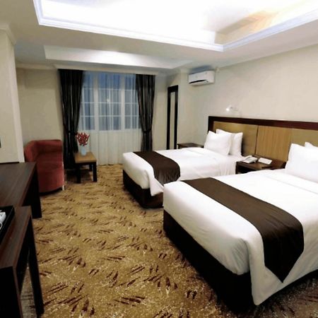 בנדונג Grand Asrilia Hotel מראה חיצוני תמונה